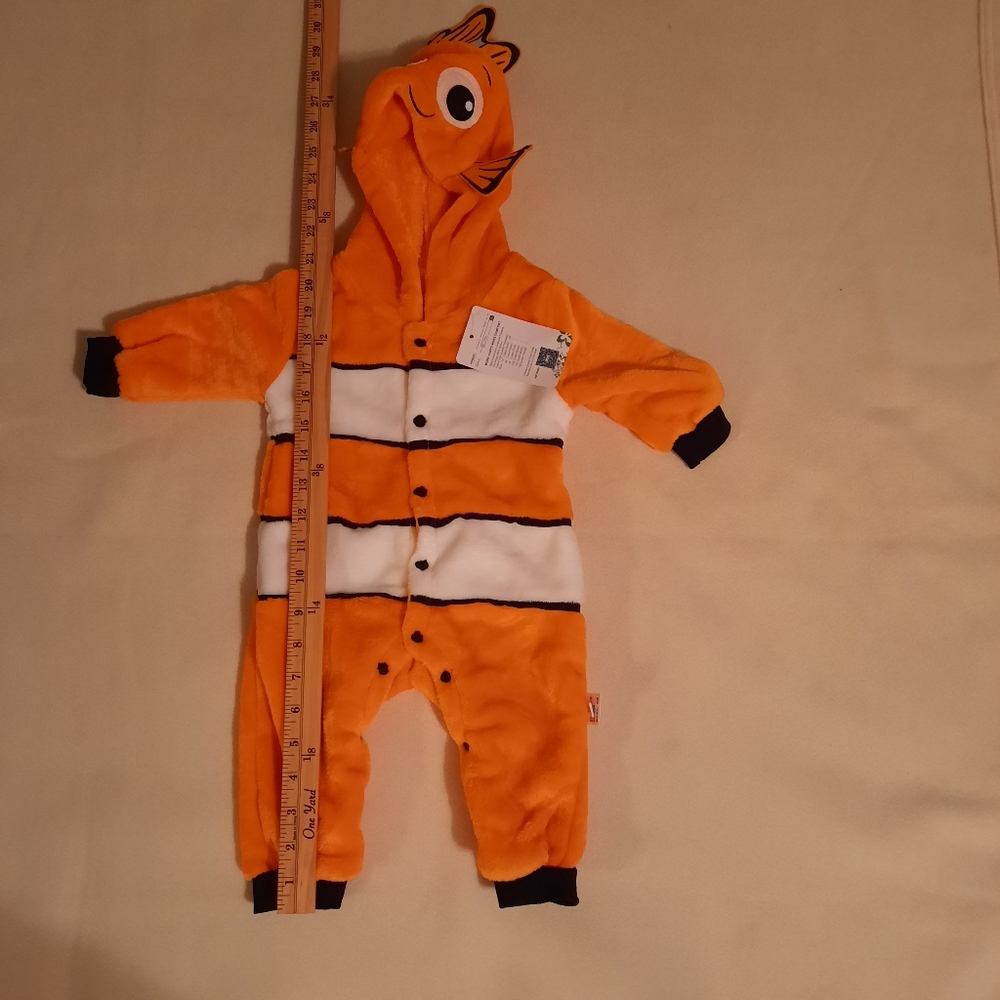 16-22 pounds nemo costume says size  70. 59-40.